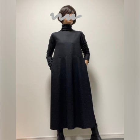 タートルネックニットワンピースL