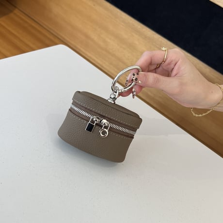 ミニバニティバッグ 牛革 ミニポーチ チャーム付き キーホルダー 小物・イヤホン・リップ収納 紐付き シルバー金具 おしゃれ 可愛い 大人女子 旅行 通勤 プレゼントにも最適