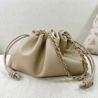 【巾着バッグ 数量限定】(Mサイズ)巾着バッグ　牛革　おしゃれ