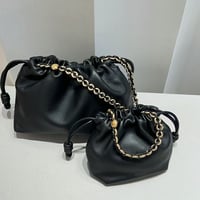 Hana様　専用ページ　巾着バッグMサイズ　牛革　おっしゃれ