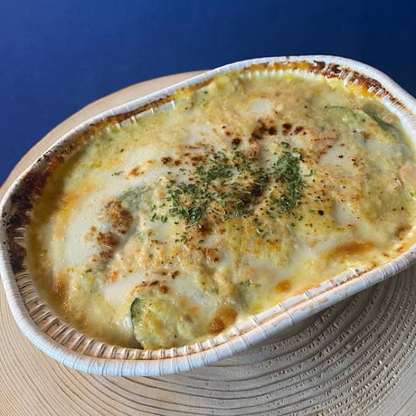 オリーブサーモンと緑野菜のグラタン