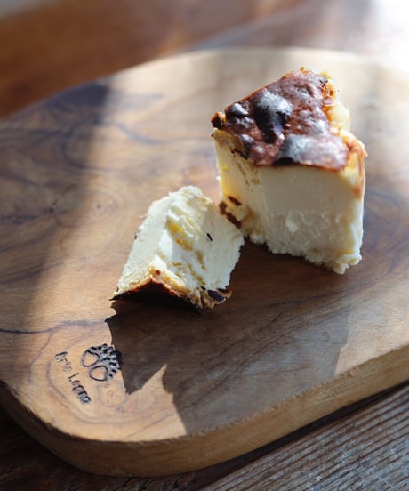 FUMOTO CHEESECAKE ヤギミルクのバスクチーズケーキ　12cmホール　【冷凍】