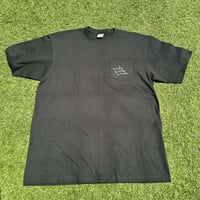 『リンダ リンダ リンダ 4K』オリジナルTシャツ　＜黒＞　胸ポケット付き　ロゴカラー：ホワイト