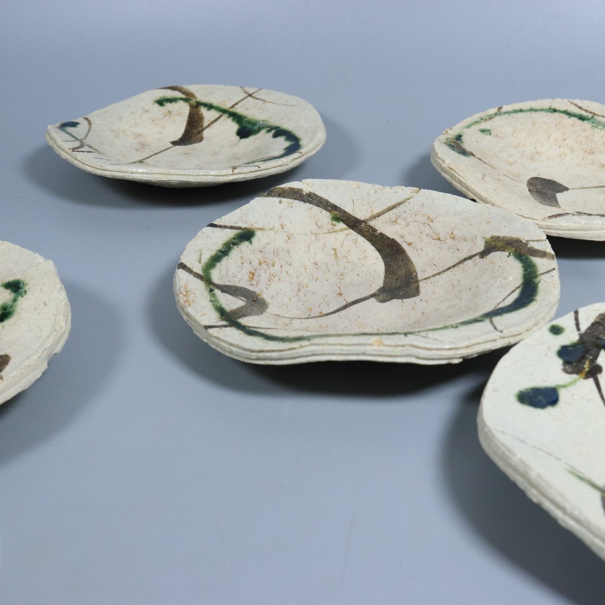 218 岸本謙仁 「草紋 丸皿 五客」 共箱 栞 美濃の里 日本工芸会正会員