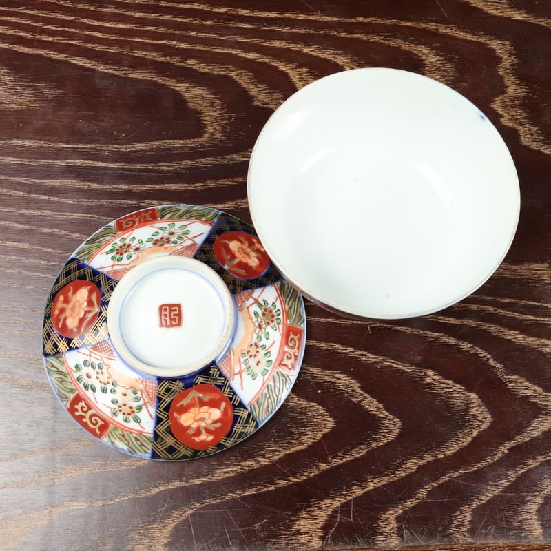 日肥其泉 昭和年製 金彩色絵 献上古伊万里 花文 蓋物＆花瓶 日肥其泉 昭和年製 金彩色絵 献上古伊万里 花文 蓋物