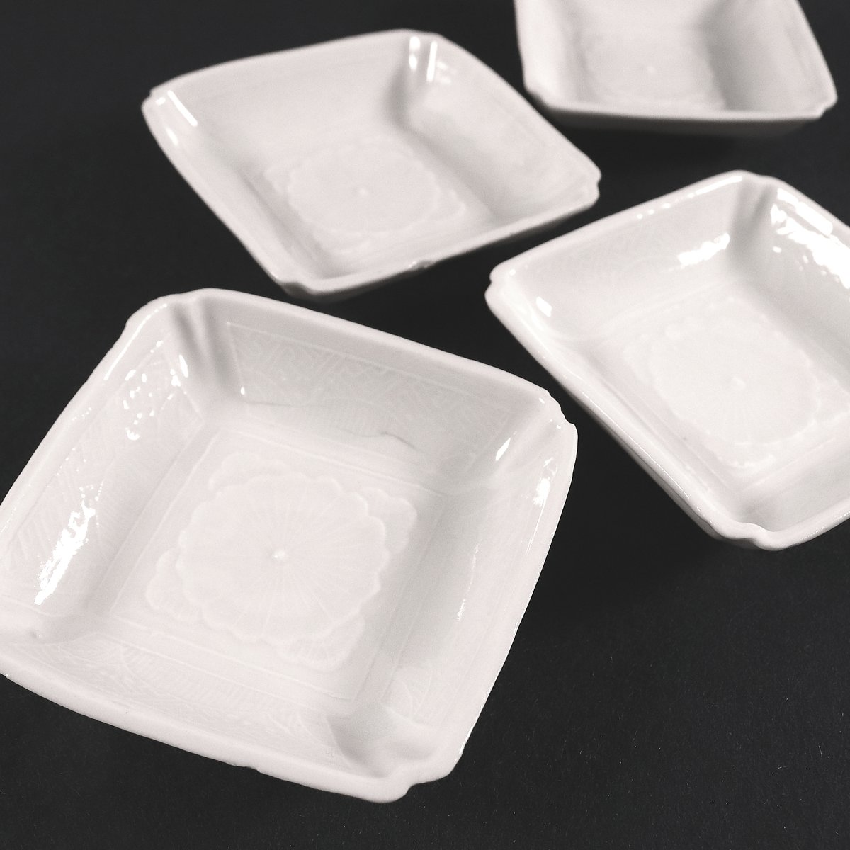 瀬戸焼　白磁角小皿　2種15枚　8cm　幕末〜明治期 瀬戸焼 白磁角小皿 2種15枚 8cm 幕末〜明治期