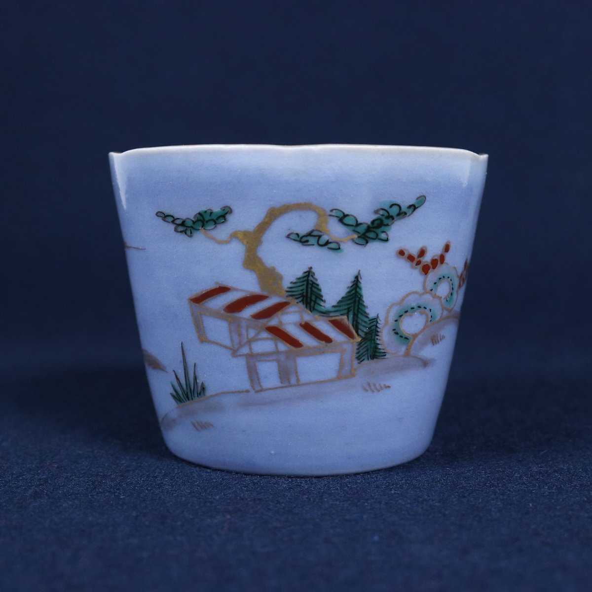 古伊万里　金襴手　双魚に花唐草の図　蕎麦猪口　E221AS-fbvn 古伊万里 金襴手 双魚に花唐草の図 蕎麦猪口 E221AS-fbvn 【公式通販】