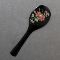 菊の花のしゃもじ（黒）
