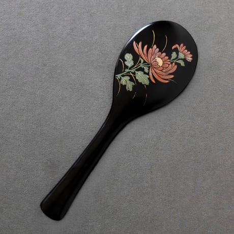 菊の花のしゃもじ（黒）