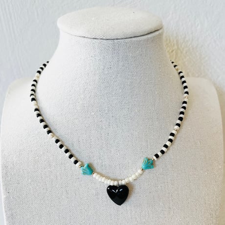 Monotone necklace
