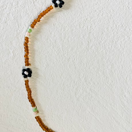 Monotone flower "Ribbon''necklace