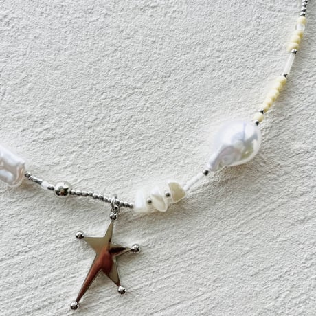 Star motif necklace