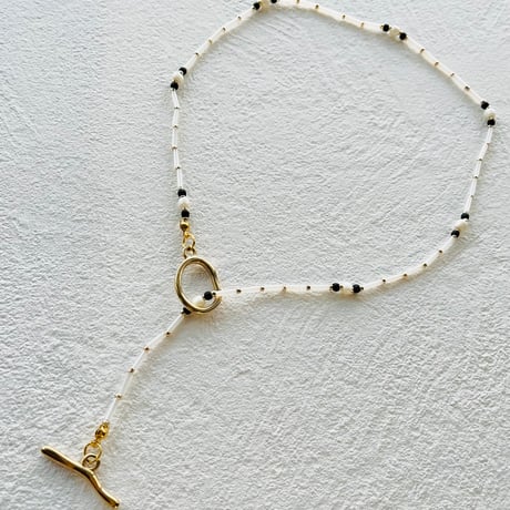 Monotone choker