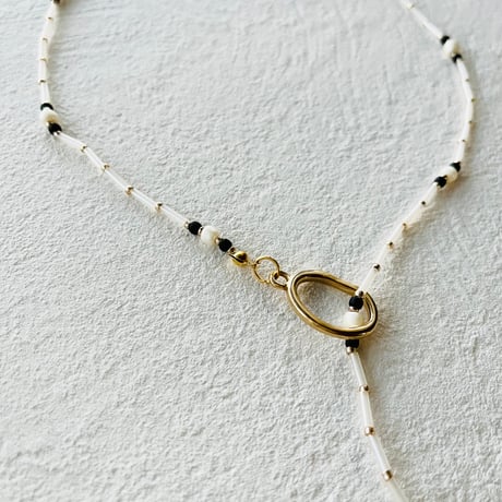 Monotone choker