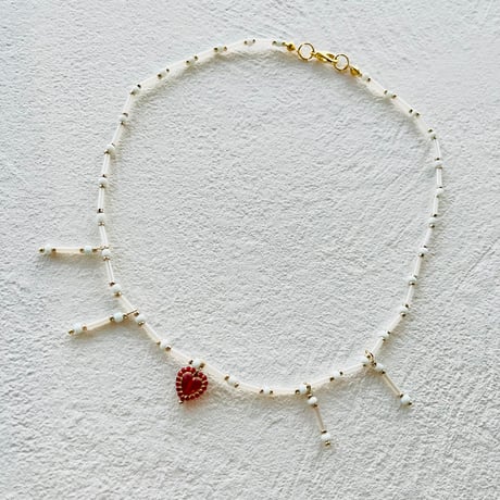 Heart motif necklace