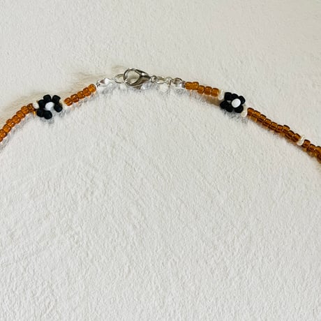 Monotone flower "Ribbon''necklace