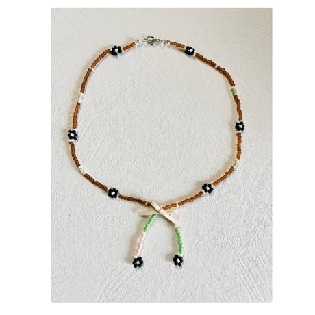 Monotone flower "Ribbon''necklace