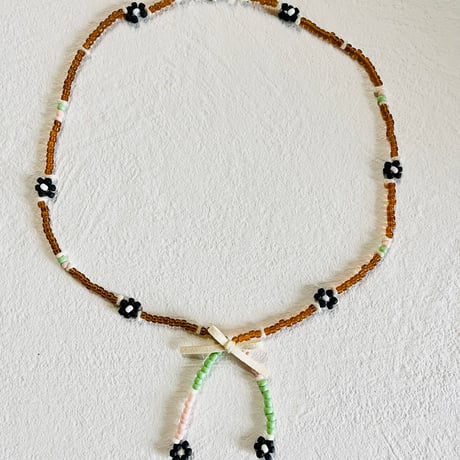 Monotone flower "Ribbon''necklace