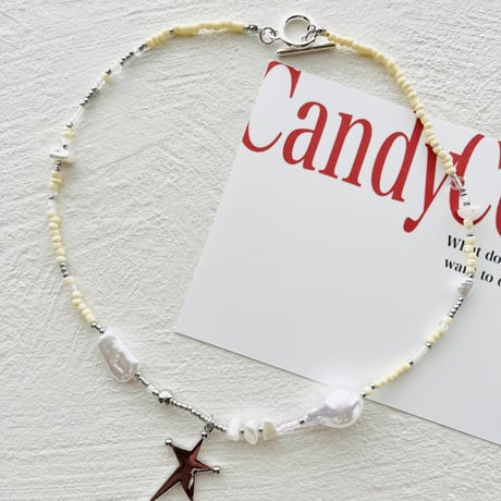 Star motif necklace