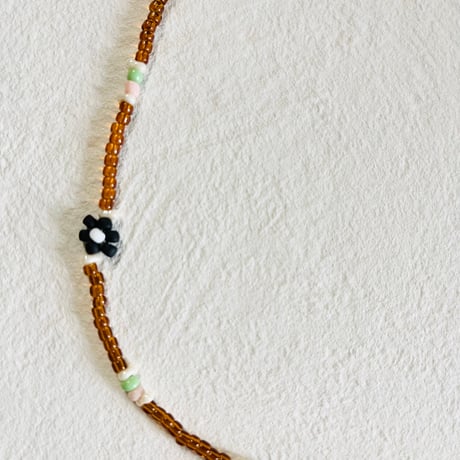 Monotone flower "Ribbon''necklace