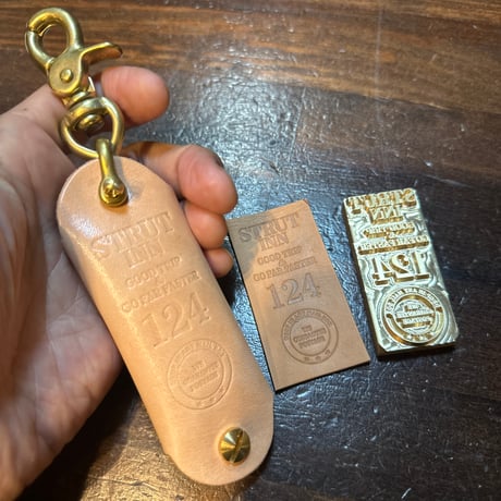 Strut Around x LDFS "GOOD TRIP & GO FAR FASTER” Key case