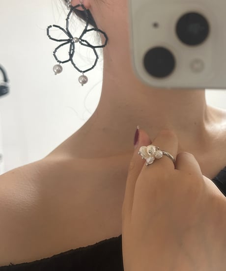 NOIR /  black beads flower