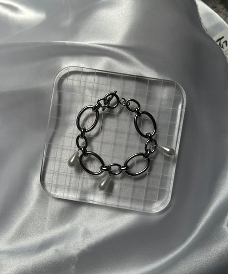 NOIR / pearl chain bracelet