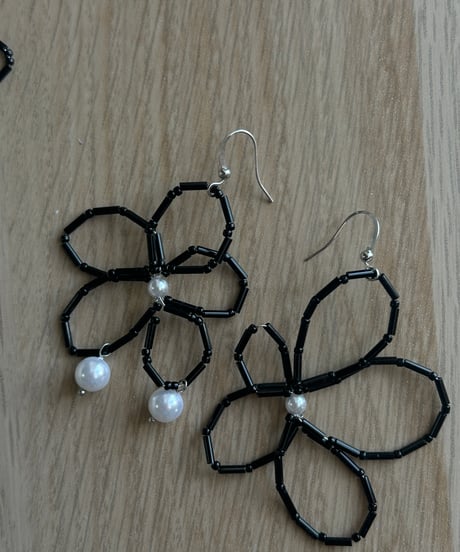NOIR /  black beads flower