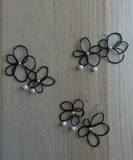NOIR /  black beads flower