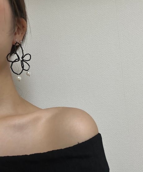 NOIR /  black beads flower