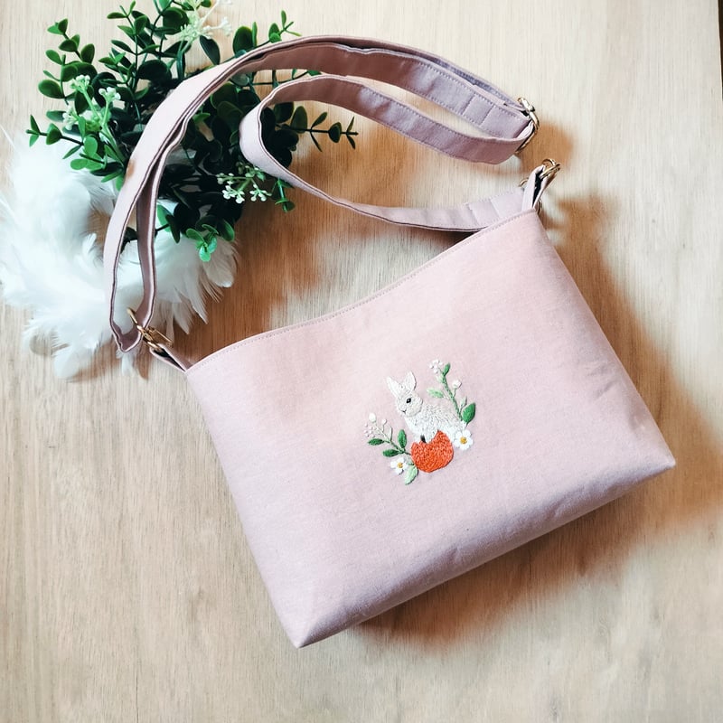 うさぎとりんご ショルダーバッグ 手刺繍 | Lapin-cmm〜うさぎの手