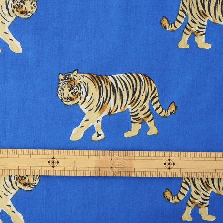 【完売】《50㎝単位》ロイヤルブルーに虎が歩むテキスタイル【ハンドブロックプリント】インド綿生地【A210】