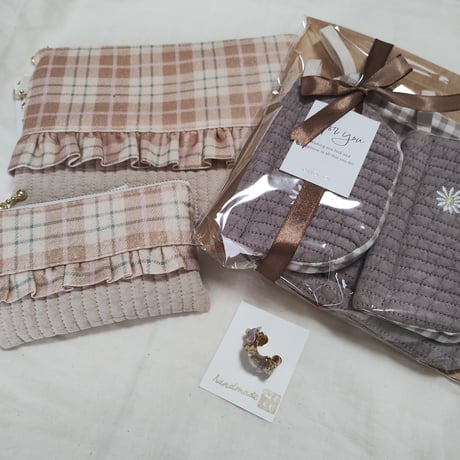 ayana_mofife handmade様　ポーチ　アクセサリー