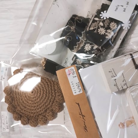Chika様  トートバッグ ドライフラワー アクセサリー コースター ヘアアクセサリー キーホルダー