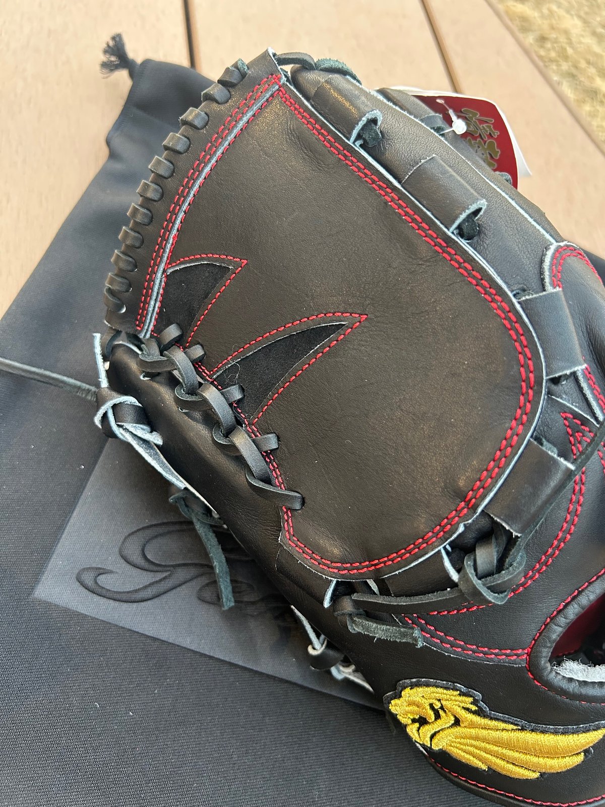 Genuine（ジェニュイン）硬式グラブ 投手用・左投げ用（MIU-T1）湯もみ