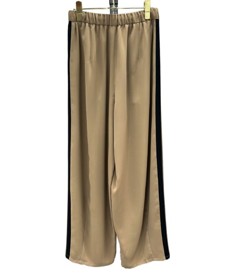 人気の為限定数量再生産　テロテロタックラインパンツ　876846　ayane 2026  COLLECTION 　限定数量再販