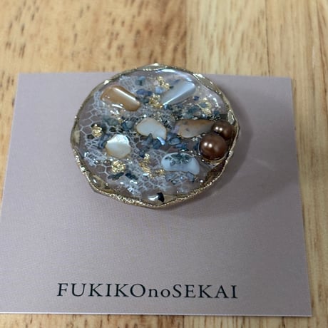 ブラウンパール付きブローチ