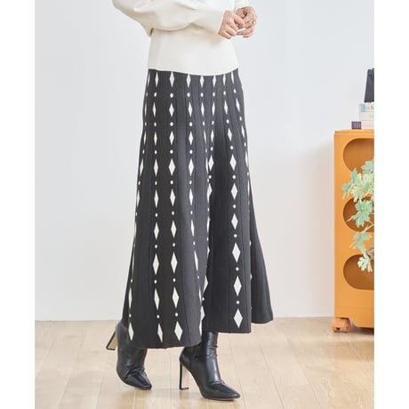 TRUBE ダイヤモチーフニットスカート