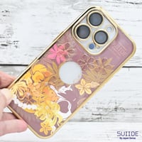 世界にひとつ！iPhone16Pro用レジンデコ付き着せ替えスマホケース・浮世絵ネコNo.55とハワイアンフラワー