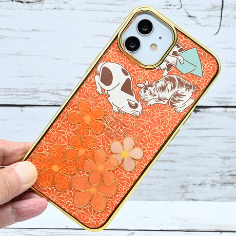 世界にひとつ！iPhone13用レジンデコ付き着せ替えスマホケース・浮世絵ネコと菊柄