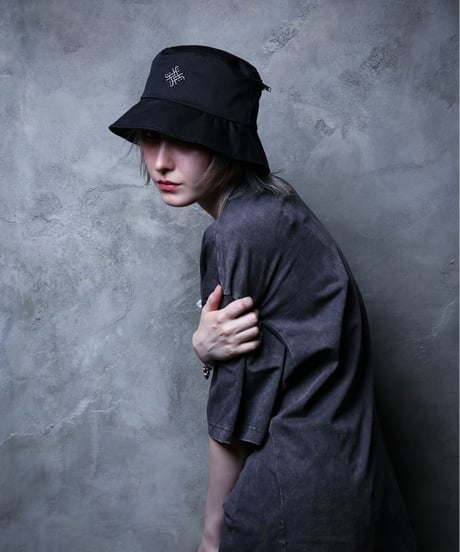 Embroidered Zip Bucket hat