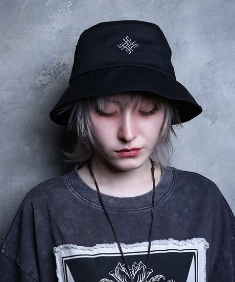 Embroidered Zip Bucket hat
