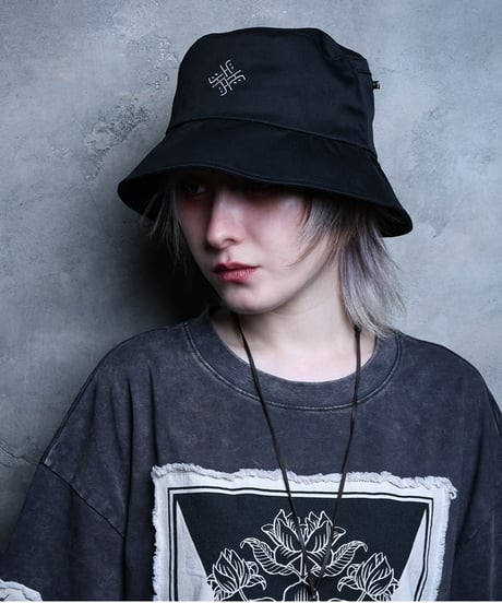 Embroidered Zip Bucket hat