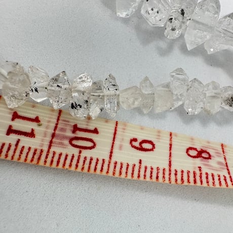 ハーキマーダイヤモンド約3.0〜7.3×4.5〜8.9×3.5〜4.5mm(一連40cm)(M0106)