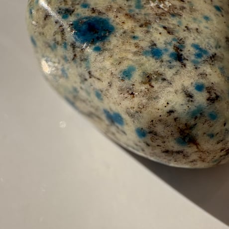 K2NITE(K2ナイト)Azurite in Granite (M0085)