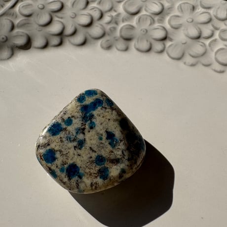 K2NITE(K2ナイト)Azurite in Granite (M0085)