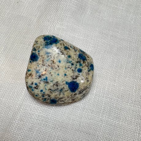 K2NITE(K2ナイト)Azurite in Granite (M0085)