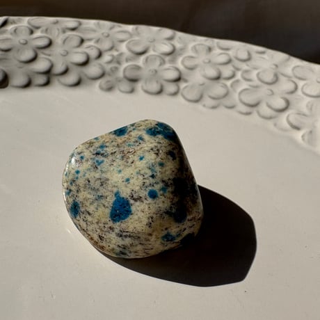 K2NITE(K2ナイト)Azurite in Granite (M0085)