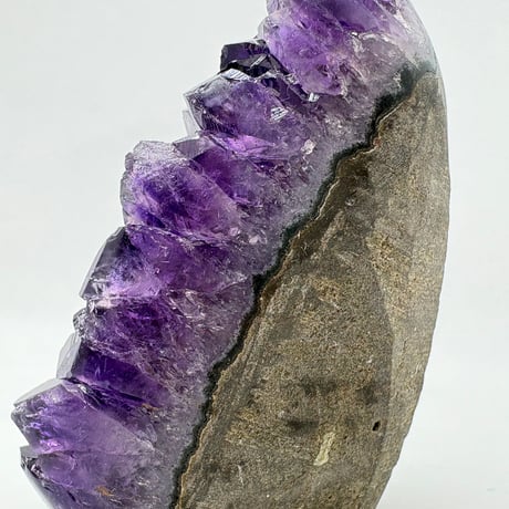 〜底なしの世界〜ウルグアイ産アメシスト(紫水晶)(M0168)