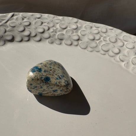K2NITE(K2ナイト)Azurite in Granite (M0085)